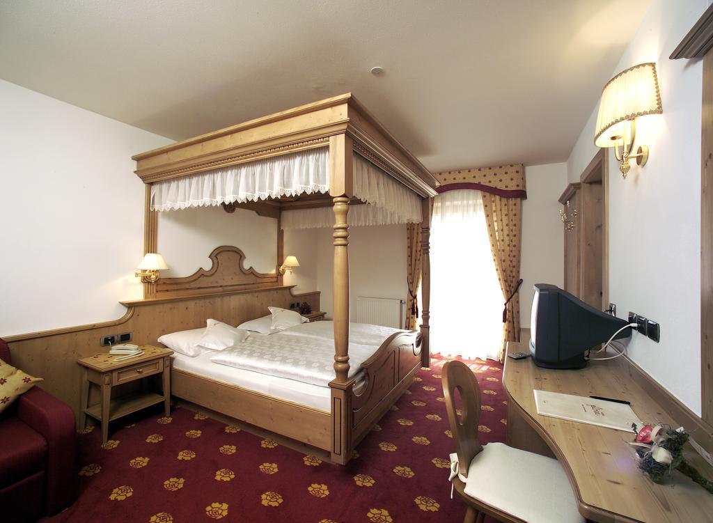 Hotel Flora Σέλβα ντι Βαλ Γκαρντένα Εξωτερικό φωτογραφία