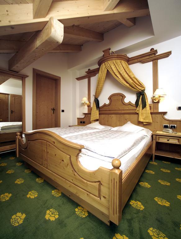 Hotel Flora Σέλβα ντι Βαλ Γκαρντένα Εξωτερικό φωτογραφία