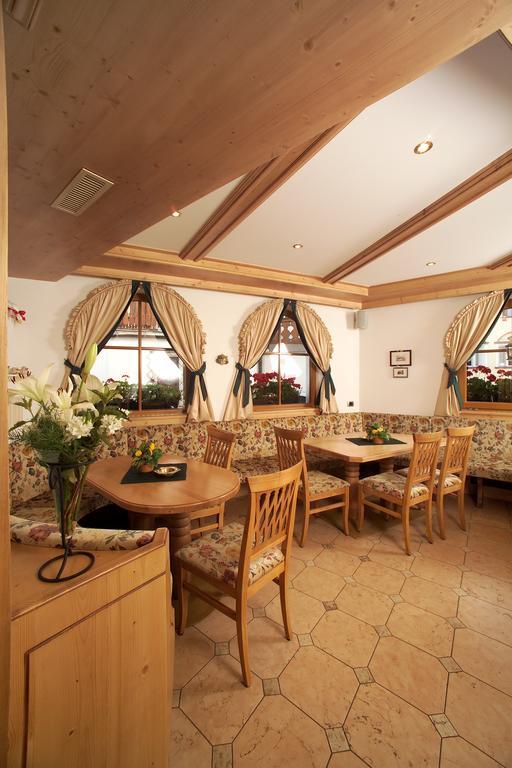 Hotel Flora Σέλβα ντι Βαλ Γκαρντένα Εξωτερικό φωτογραφία