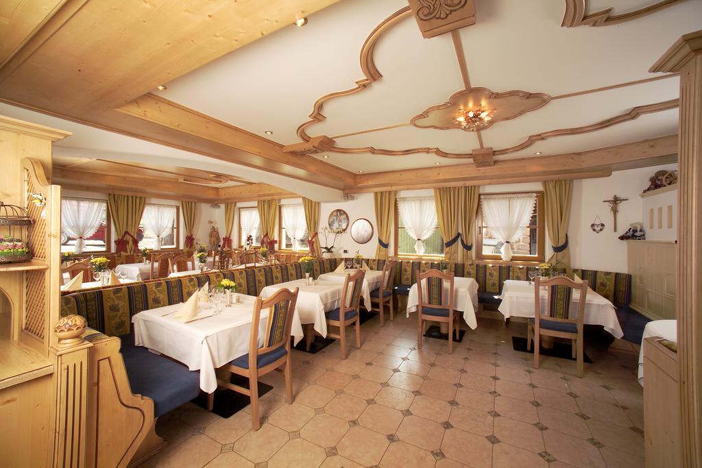 Hotel Flora Σέλβα ντι Βαλ Γκαρντένα Εξωτερικό φωτογραφία