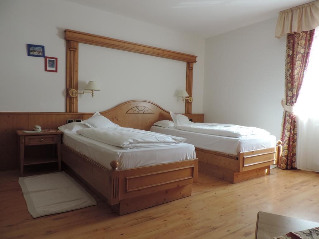 Hotel Flora Σέλβα ντι Βαλ Γκαρντένα Δωμάτιο φωτογραφία