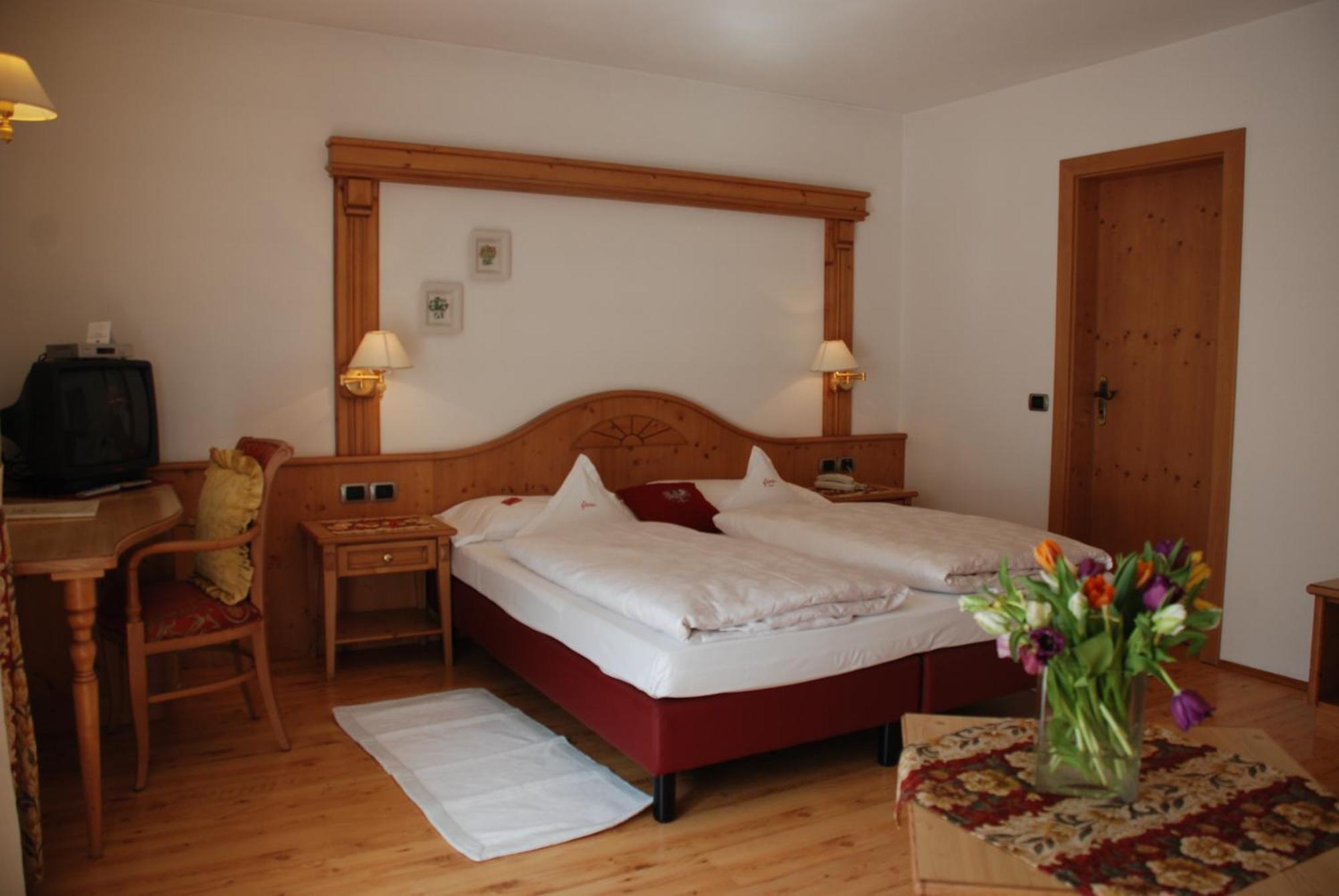 Hotel Flora Σέλβα ντι Βαλ Γκαρντένα Εξωτερικό φωτογραφία
