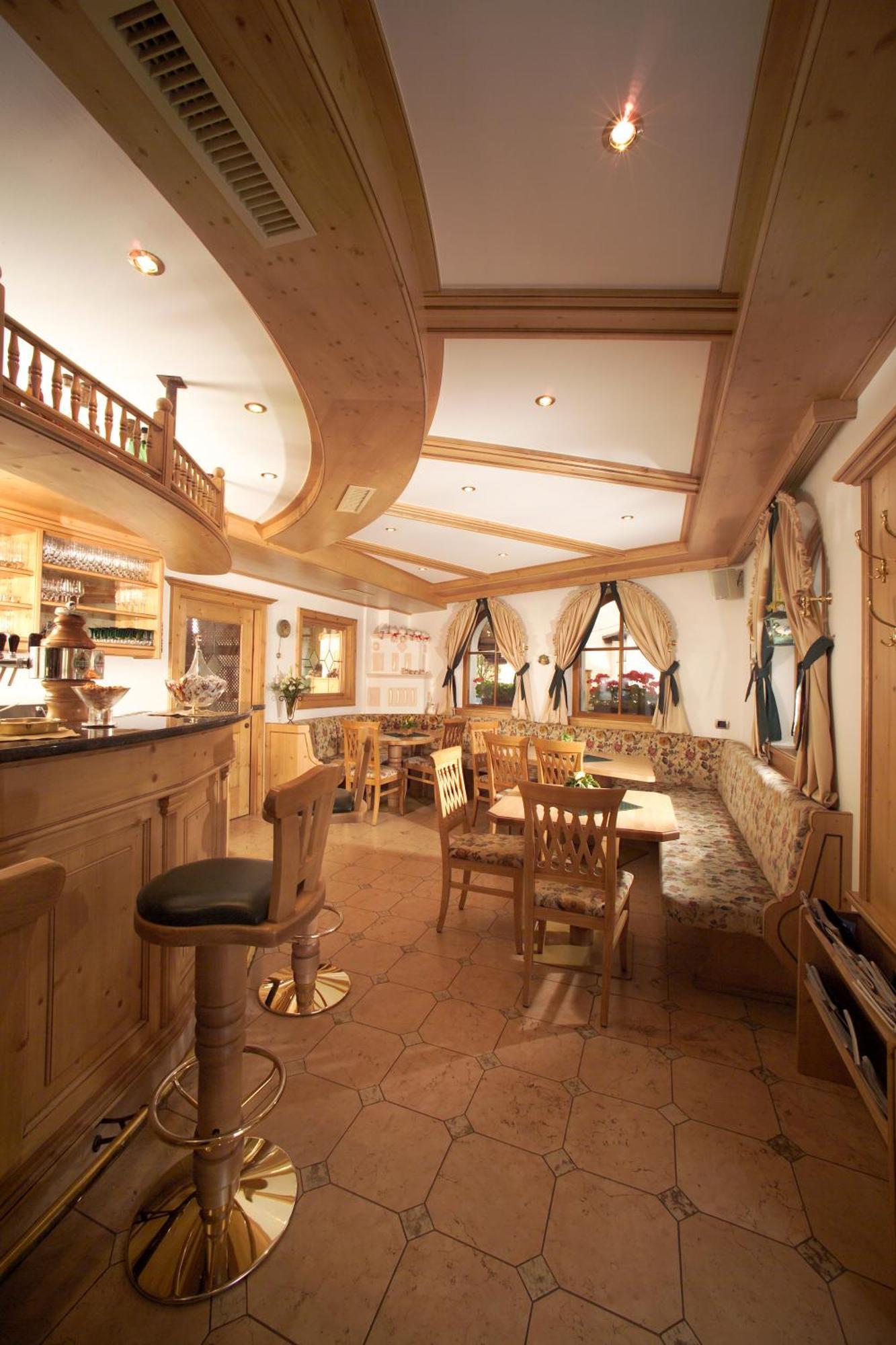 Hotel Flora Σέλβα ντι Βαλ Γκαρντένα Εξωτερικό φωτογραφία