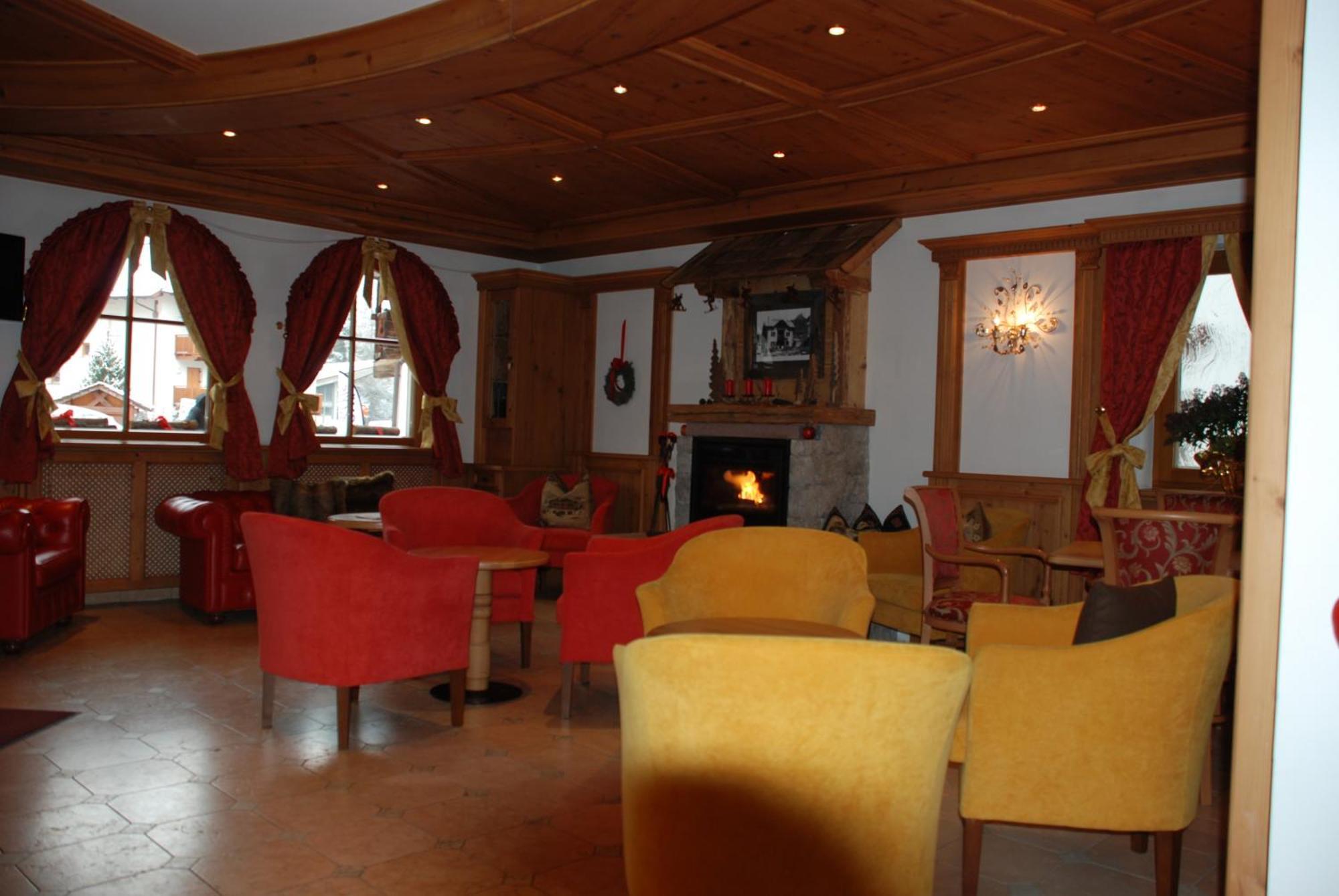 Hotel Flora Σέλβα ντι Βαλ Γκαρντένα Εξωτερικό φωτογραφία