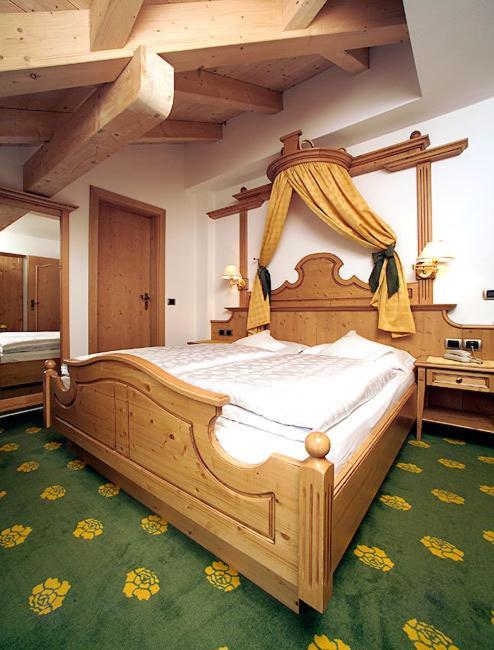 Hotel Flora Σέλβα ντι Βαλ Γκαρντένα Δωμάτιο φωτογραφία