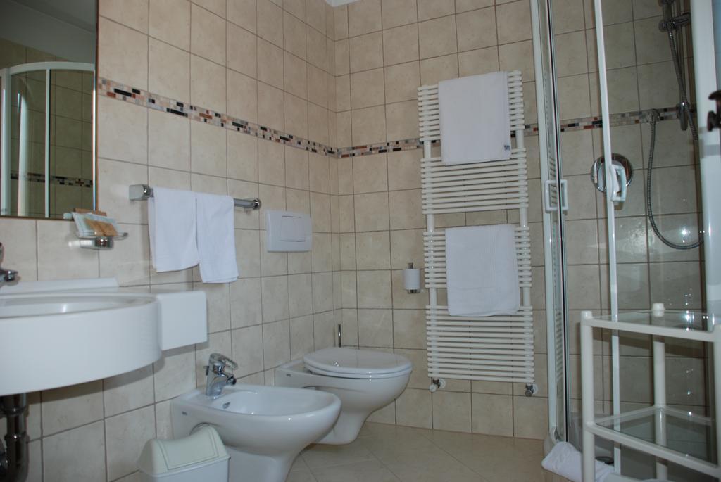 Hotel Flora Σέλβα ντι Βαλ Γκαρντένα Δωμάτιο φωτογραφία